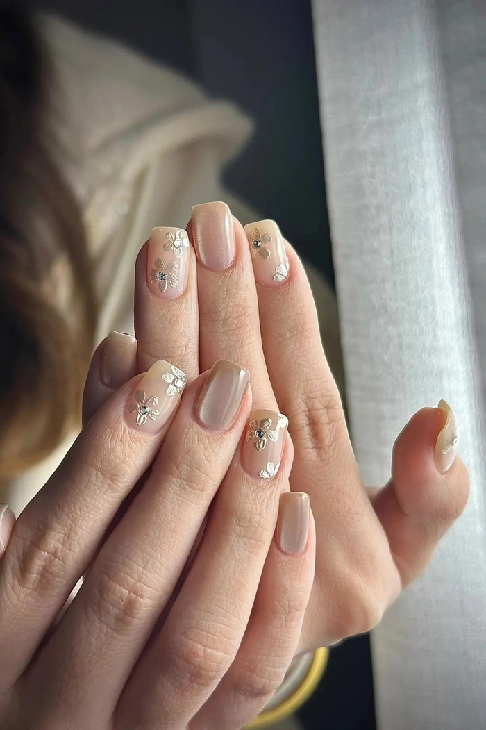 Các mẫu nail cho người trung tuổi dịu dàng