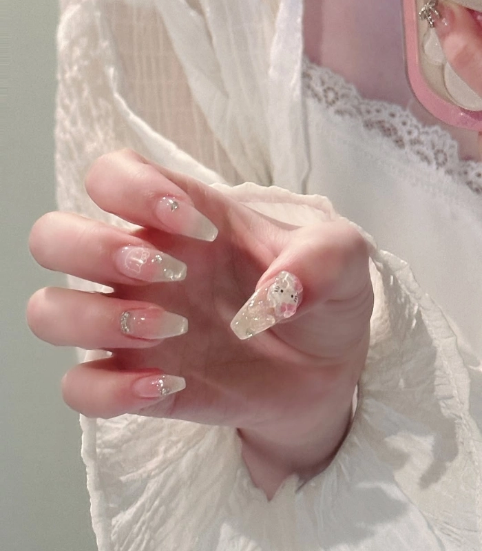 Hello Kitty nails dễ thương cho teen