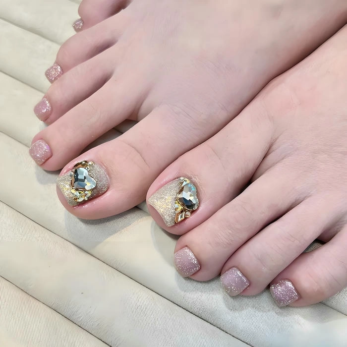 Mẫu đính đá ngón cái cho móng ngắn