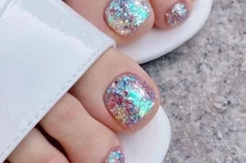 Nail chân kim tuyến: Lấp lánh cực đỉnh cho đôi chân xinh