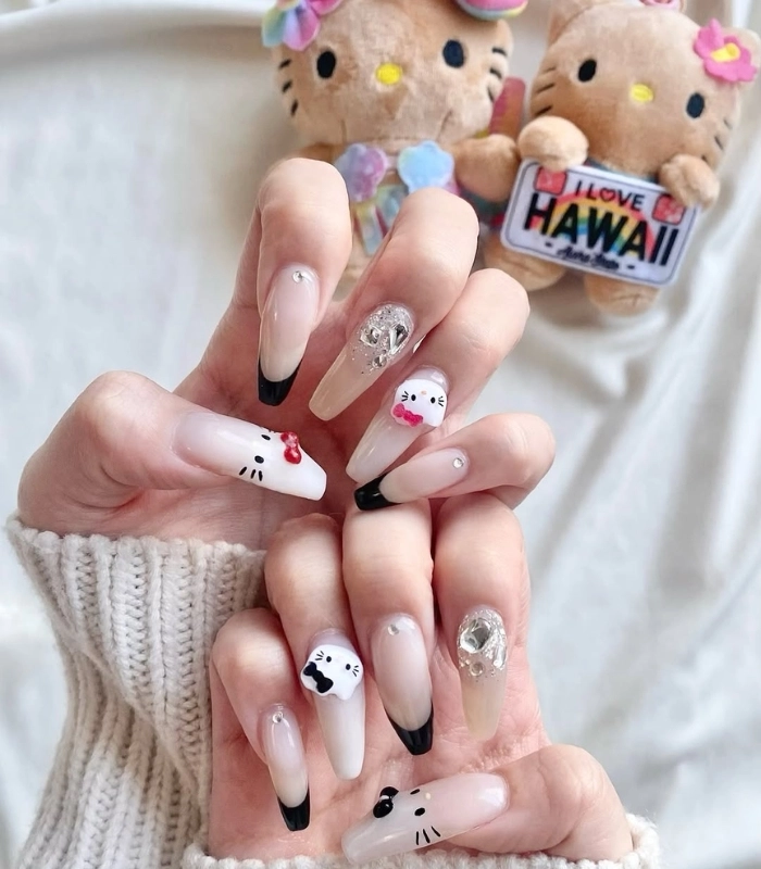 Mẫu nail Hello Kitty cho móng vuông