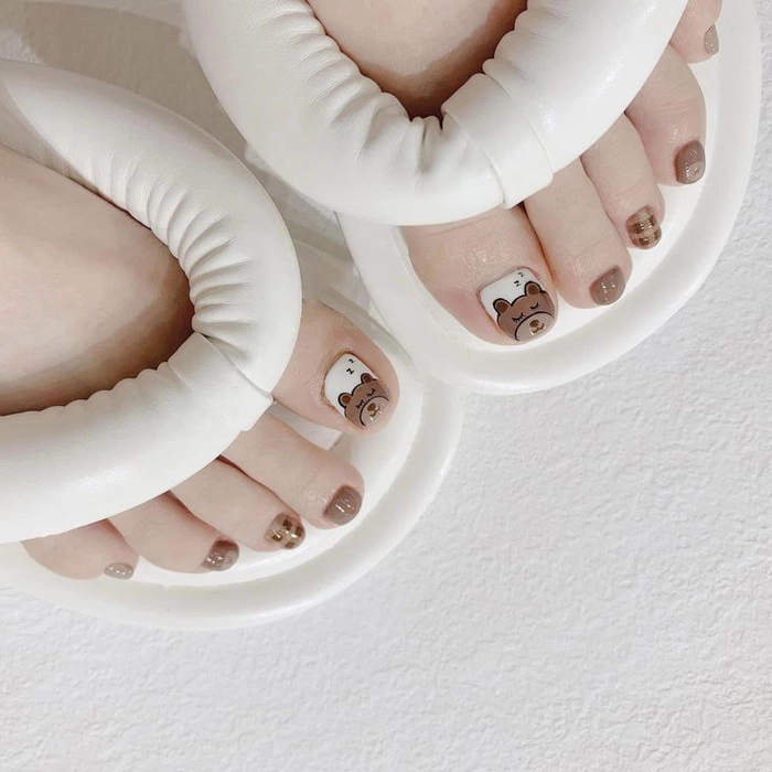 Mẫu nail chân gấu nâu cực yêu