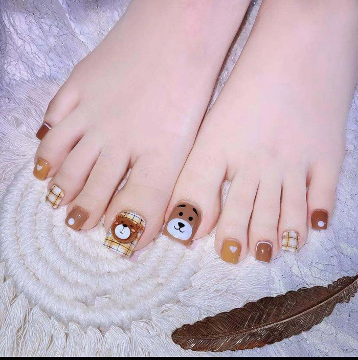 Mẫu nail chân gấu nâu đơn giản