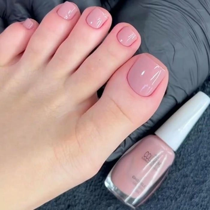 Mẫu nail chân màu nude hot trend