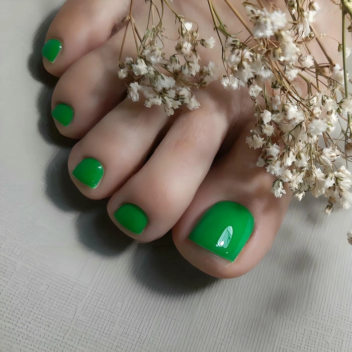Mẫu nail chân màu xanh lá cây xinh