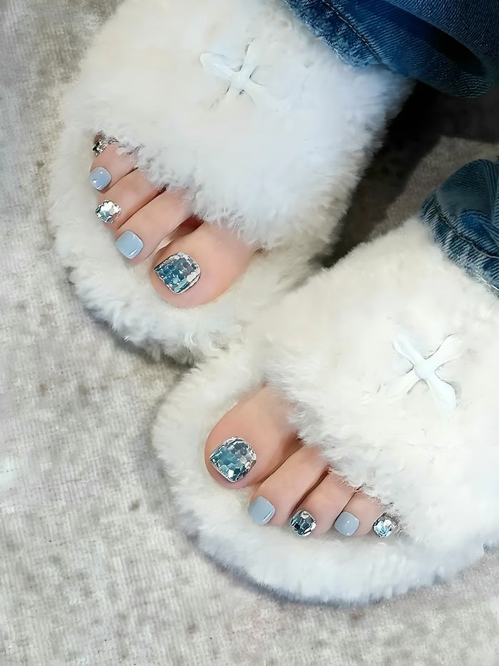 Mẫu nail chân màu xanh ngọc cute