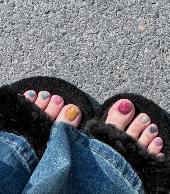 Mẫu nail chân nhiều màu cho mùa hè