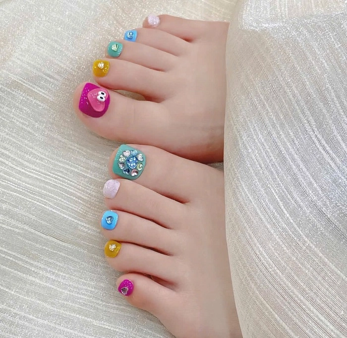 Mẫu nail chân nhiều màu cực chất