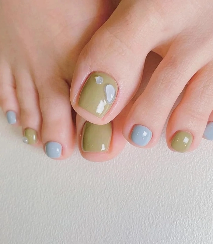 Mẫu nail chân nhiều màu tone lạnh