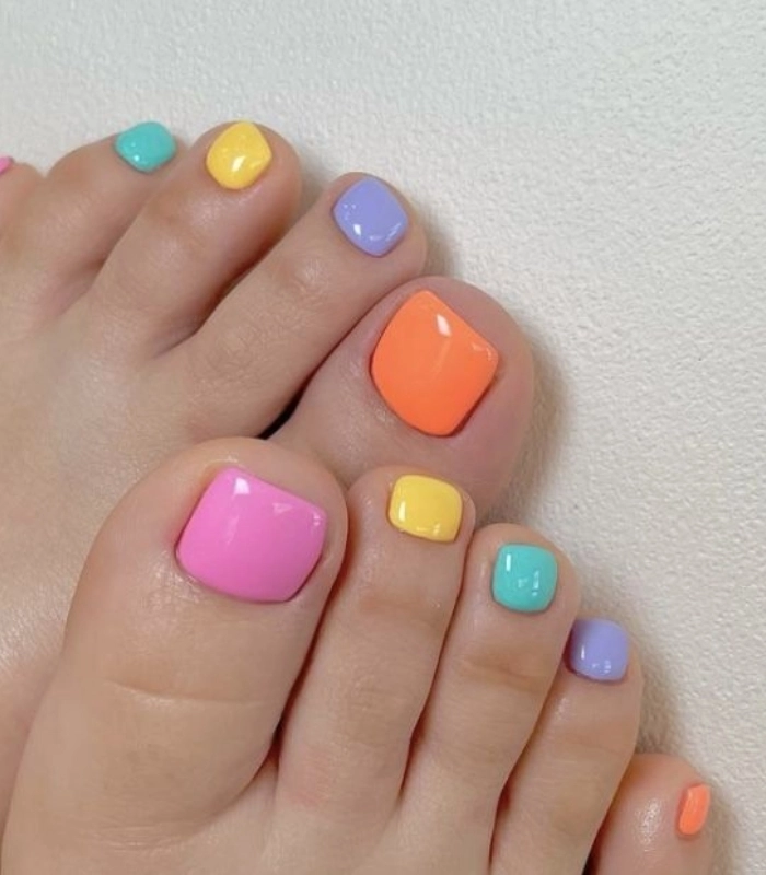 Mẫu nail chân nhiều màu vintage