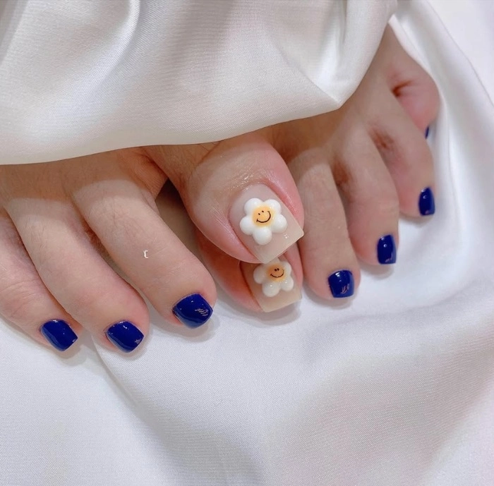 Mẫu nail chân vẽ đơn giản cá tính