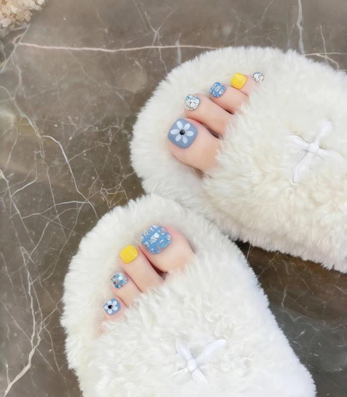 Mẫu nail chân vẽ hoa đẹp nhẹ nhàng
