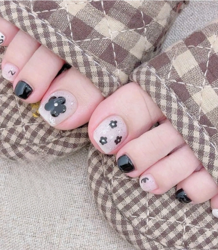 Mẫu nail chân vẽ hoa đẹp nổi bật