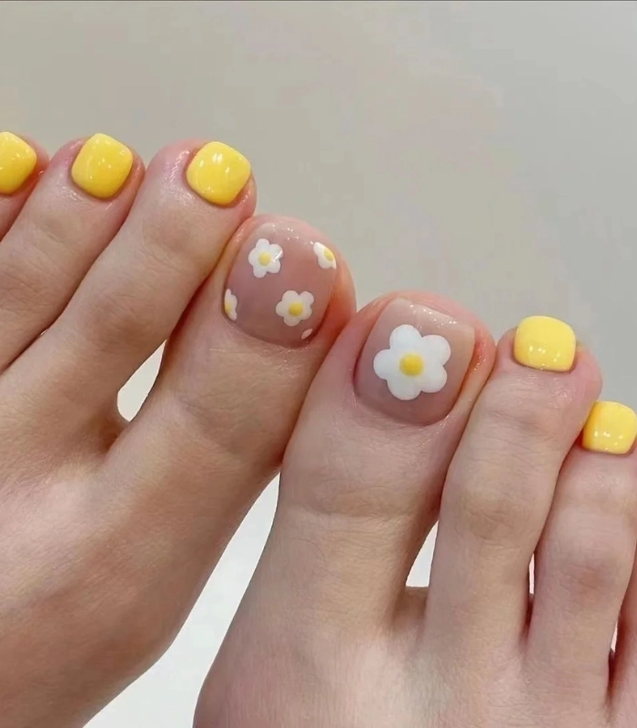 Mẫu nail chân vẽ hoa đơn giản cho mùa hè