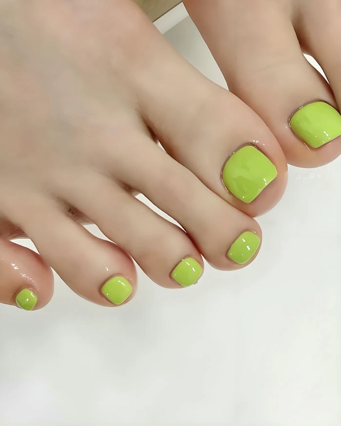 Mẫu nail chân xanh lá đơn sắc