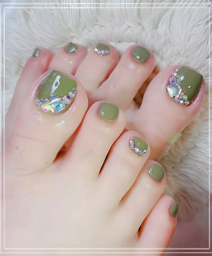 Mẫu nail chân xanh lá thanh lịch