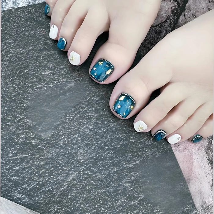 Mẫu nail chân xanh ngọc cho mùa hè