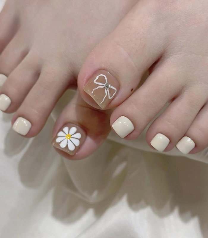 Mẫu nail chân xinh đơn giản hợp mọi tone da