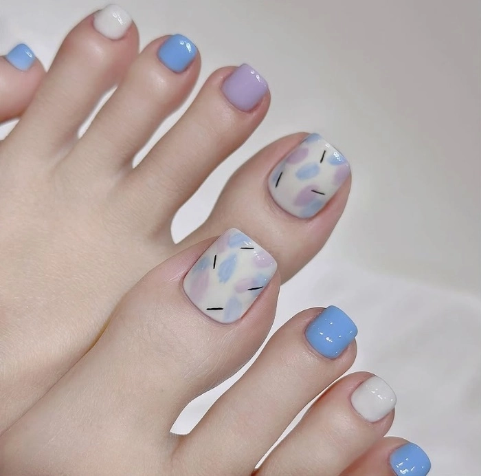 Mẫu nail chân xinh đơn giản mùa hè