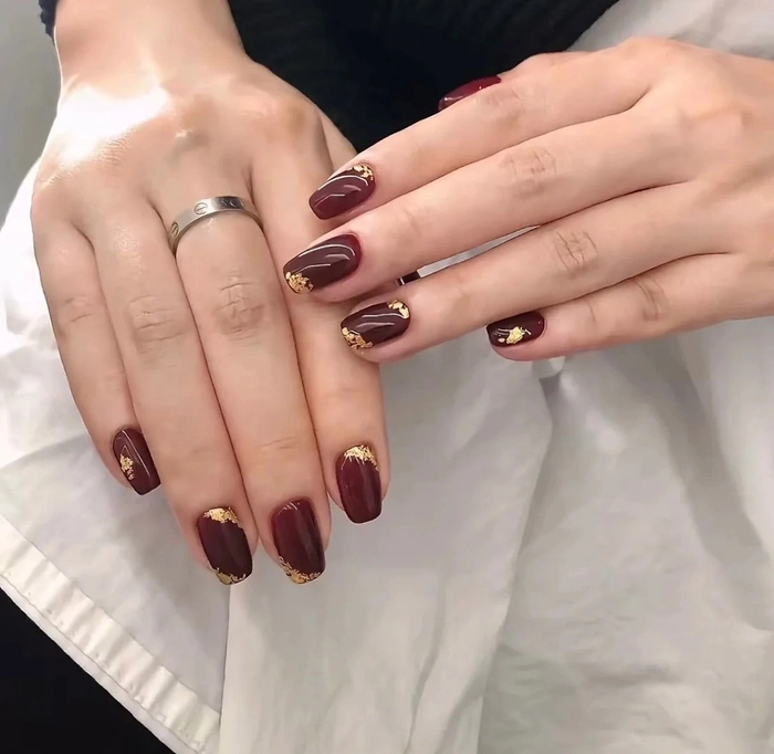 Mẫu nail cho người lớn tuổi gam trầm