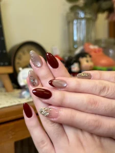 Mẫu nail cho người lớn tuổi màu trung tính