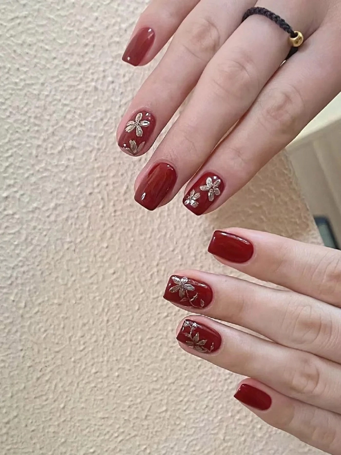 Mẫu nail tay cho người lớn tuổi hoa nhí