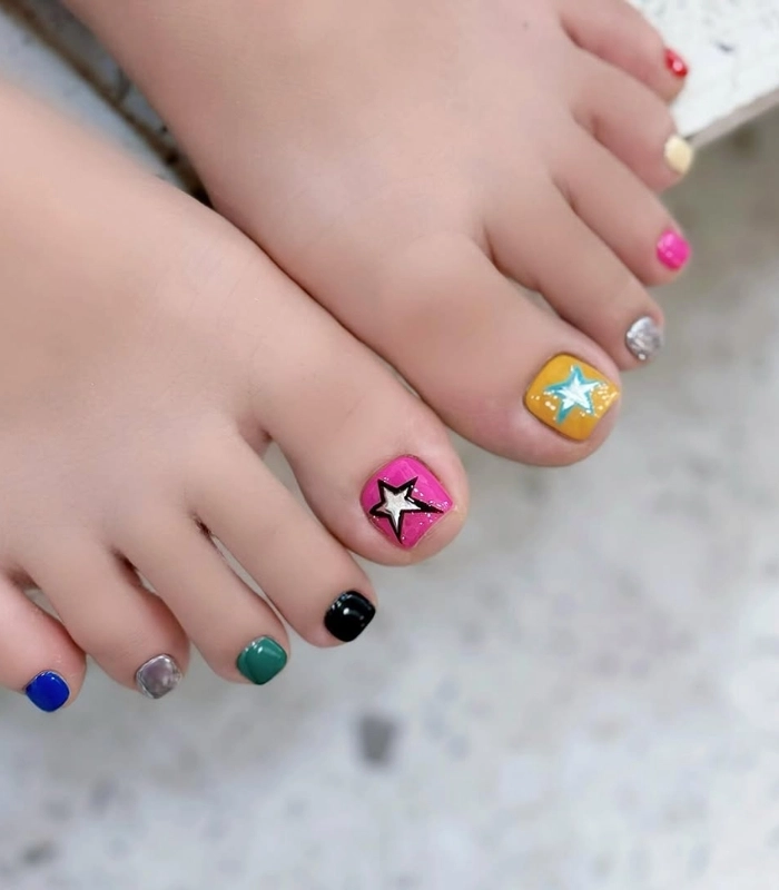 Móng chân mùa hè kiểu Pháp sang xịn