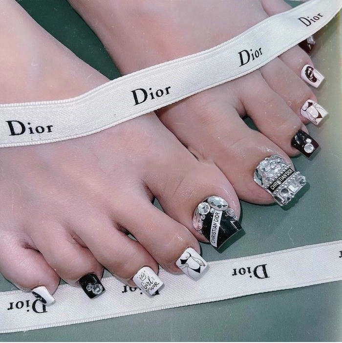 Nail Dior chân phối kim tuyến