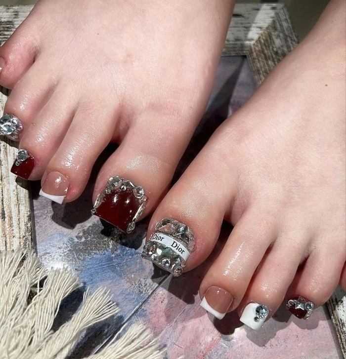 Nail Dior chân phong cách Pháp