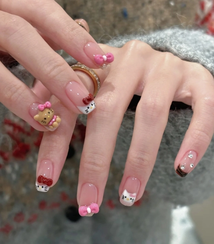 Nail Hello Kitty design màu đỏ