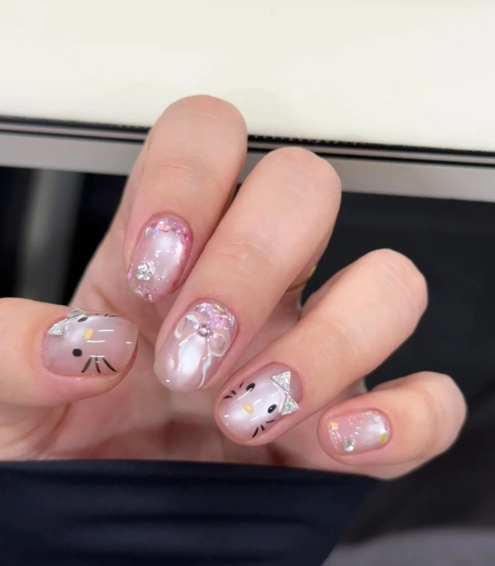 Nail Hello Kitty design nhẹ nhàng