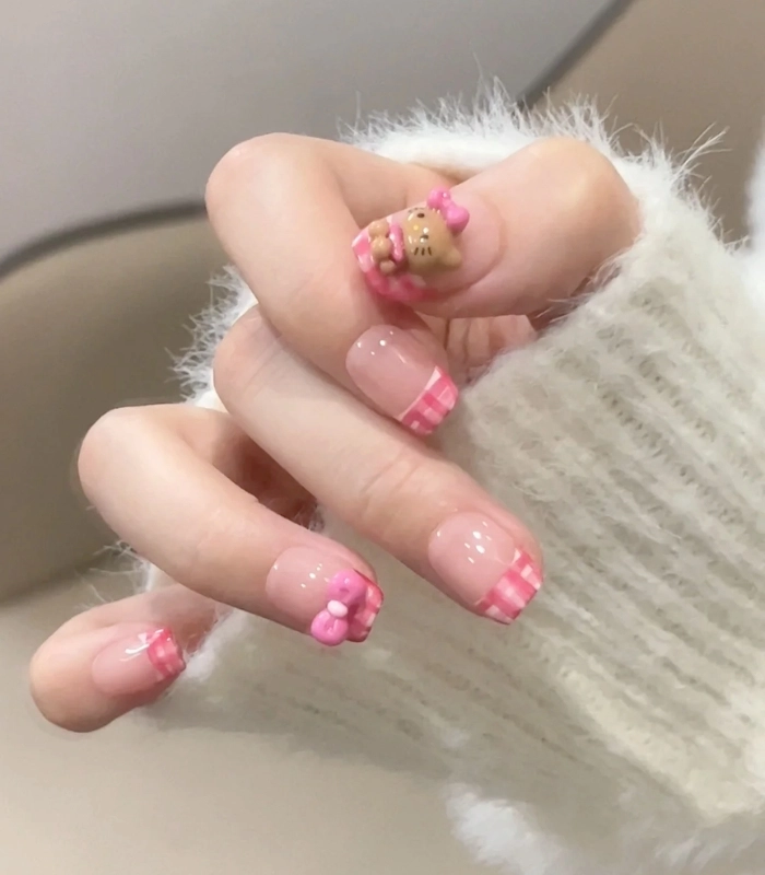 Nail Hello Kitty phối màu đơn giản