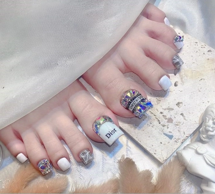 Nail chân Dior phối màu pastel