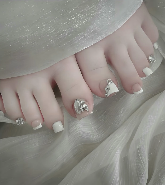 Nail chân bóng đính đá ngón cái