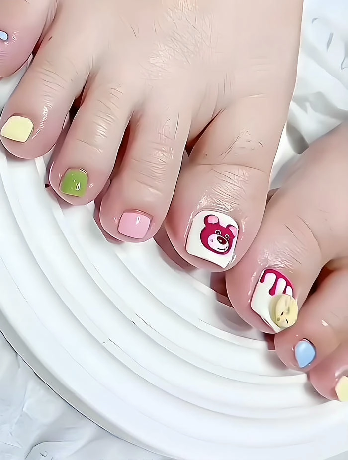 Nail chân gấu dâu phối trái dâu