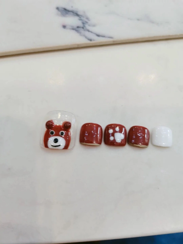 Nail chân gấu nâu cho học sinh