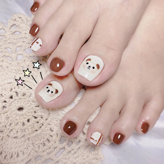 Nail chân gấu nâu kèm sticker