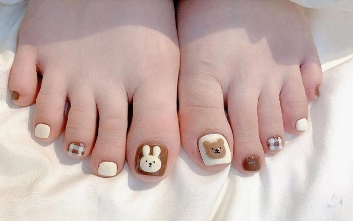 Nail chân gấu nâu kiểu học sinh