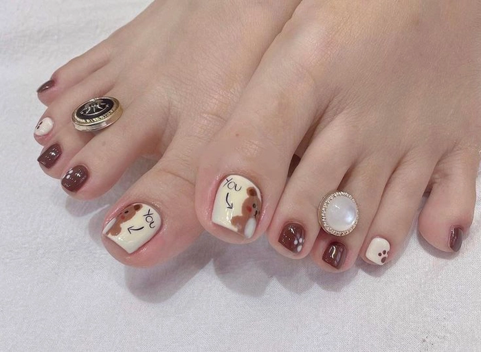 Nail chân gấu nâu mix trái tim