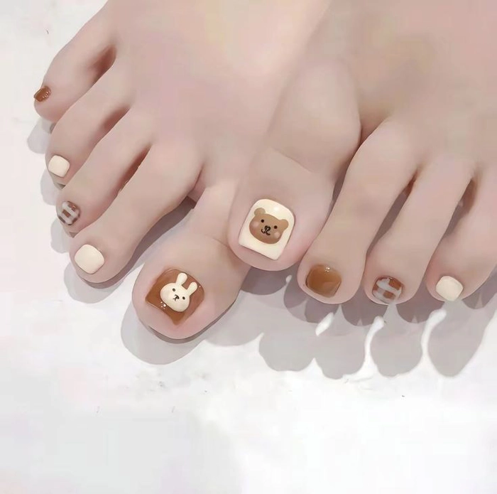 Nail chân gấu nâu phối trắng hồng