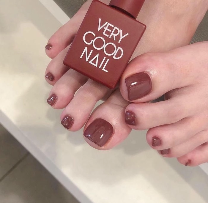 Nail chân màu nude caramel