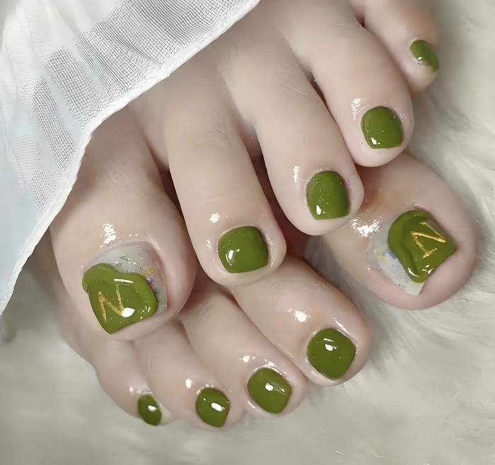 Nail chân màu xanh lá baby