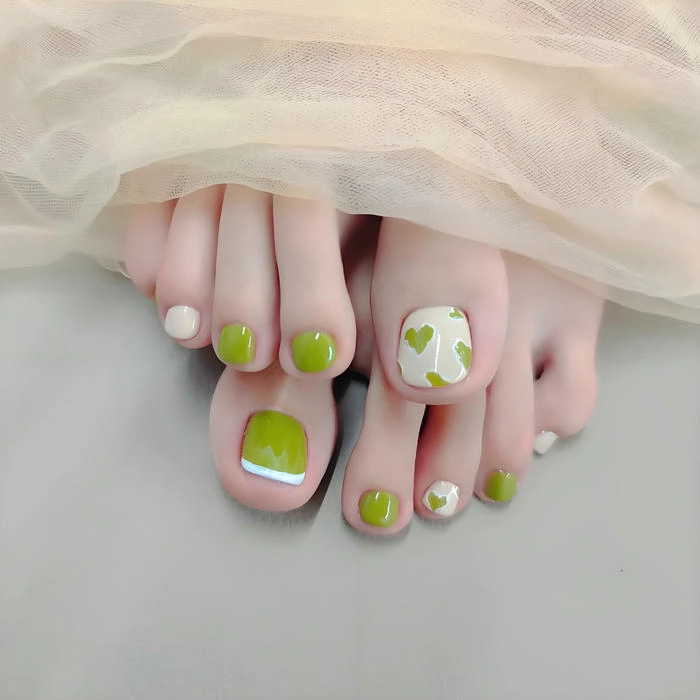 Nail chân màu xanh lá ombre