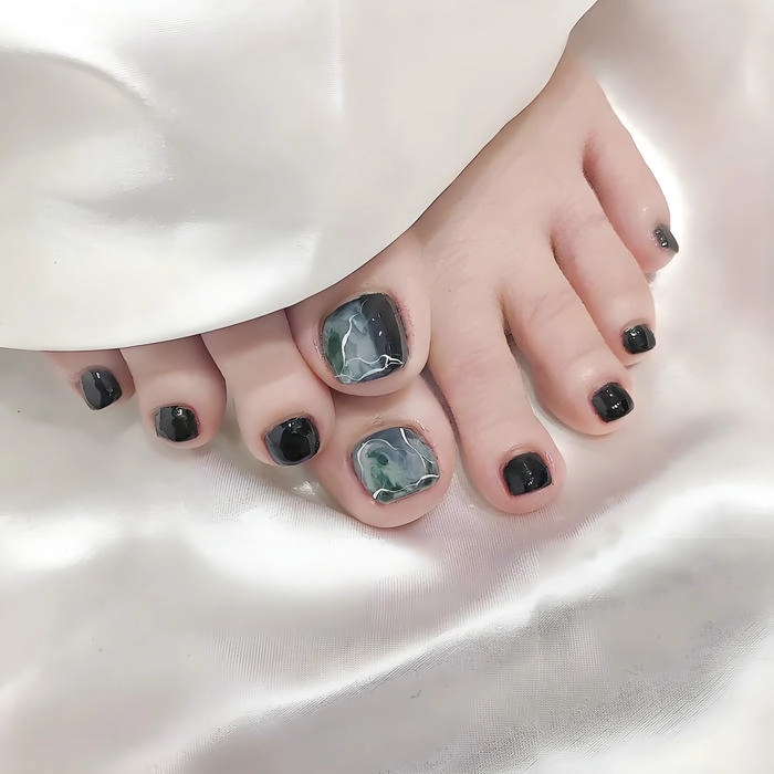 Nail chân màu xanh ngọc bóng nhẹ