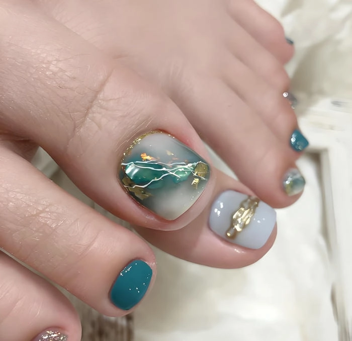 Nail chân màu xanh ngọc dịu mắt