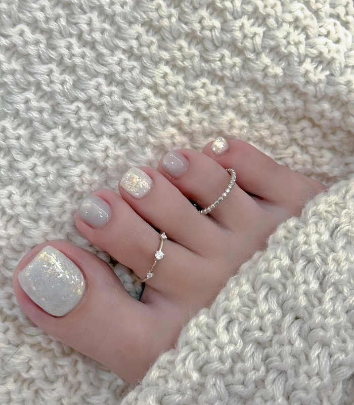 Nail chân mùa hè với hiệu ứng marble