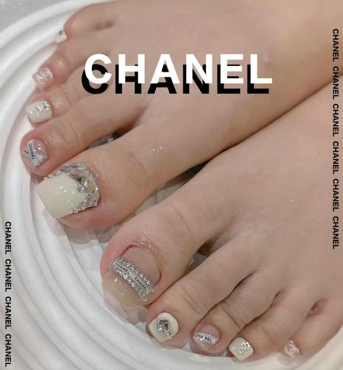 Nail chân ngón cái đính đá sang
