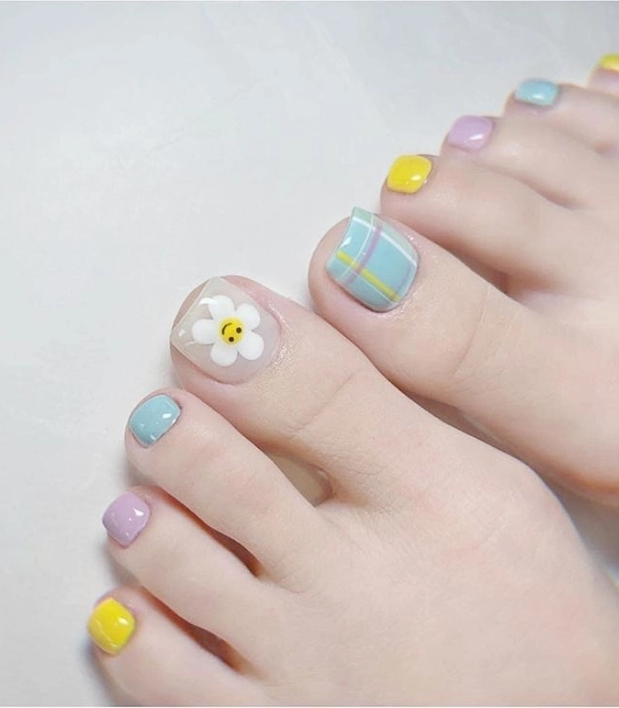 Nail chân nhiều màu pastel