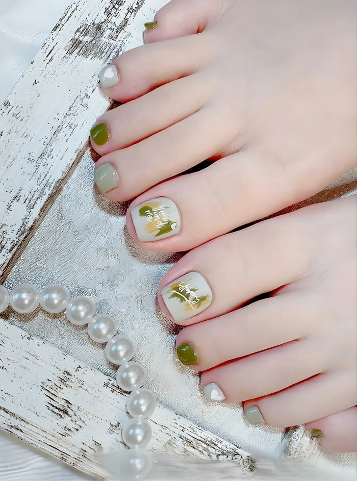 Nail chân xanh lá cây đính charm