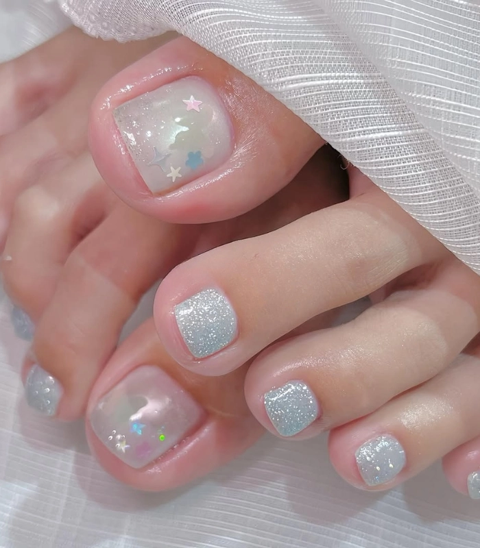 Nail chân xinh đơn giản cho học sinh